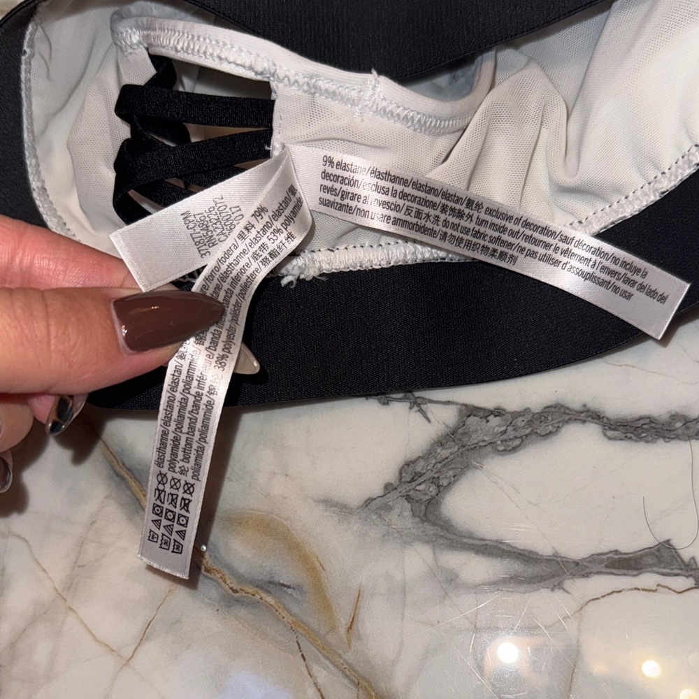 Elegant White Shimmery Sports Bra Like New - Picture 12 of 13